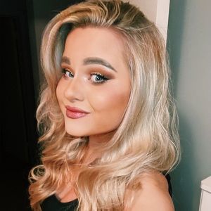 Meet your Posher, Caitlin